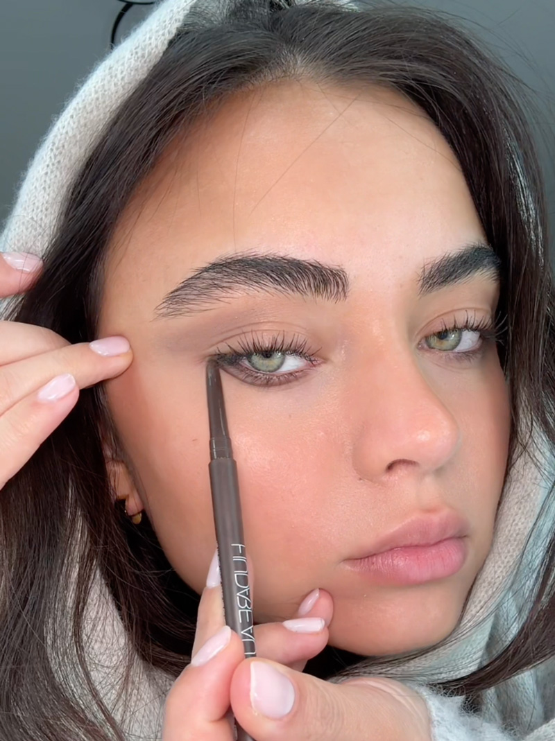 cliomakeup-desert-eyes-make-up-applicazione-matita-marrone