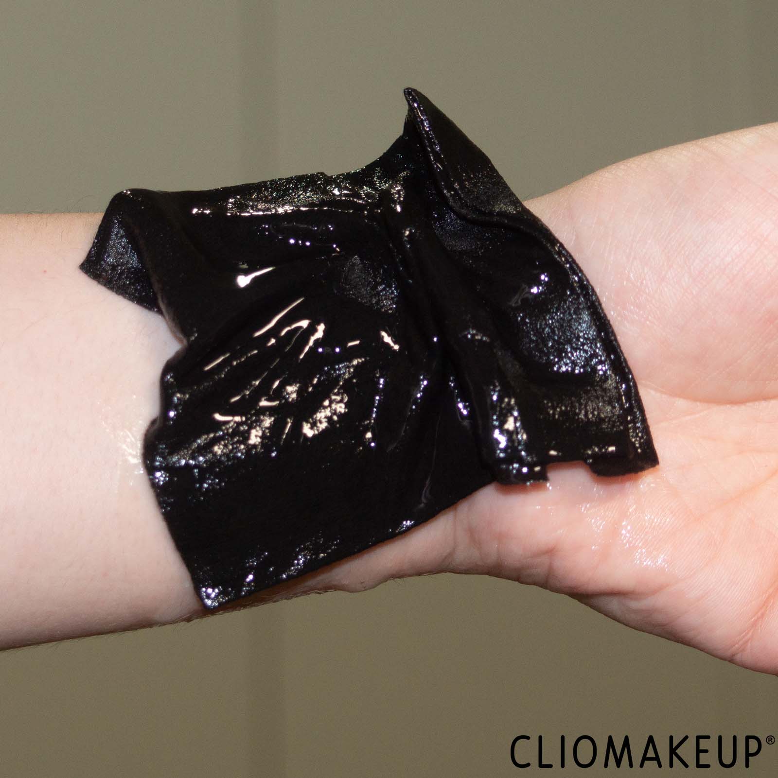 cliomakeup-recensione-maschera-viso-garnier-skinactive-pure-charcoal-black-sheet-mask-4