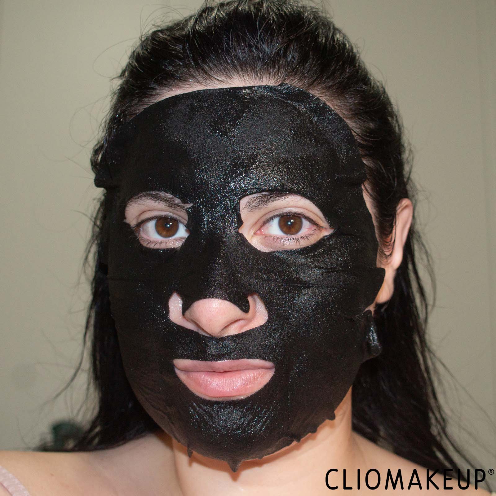 cliomakeup-recensione-maschera-viso-garnier-skinactive-pure-charcoal-black-sheet-mask-7