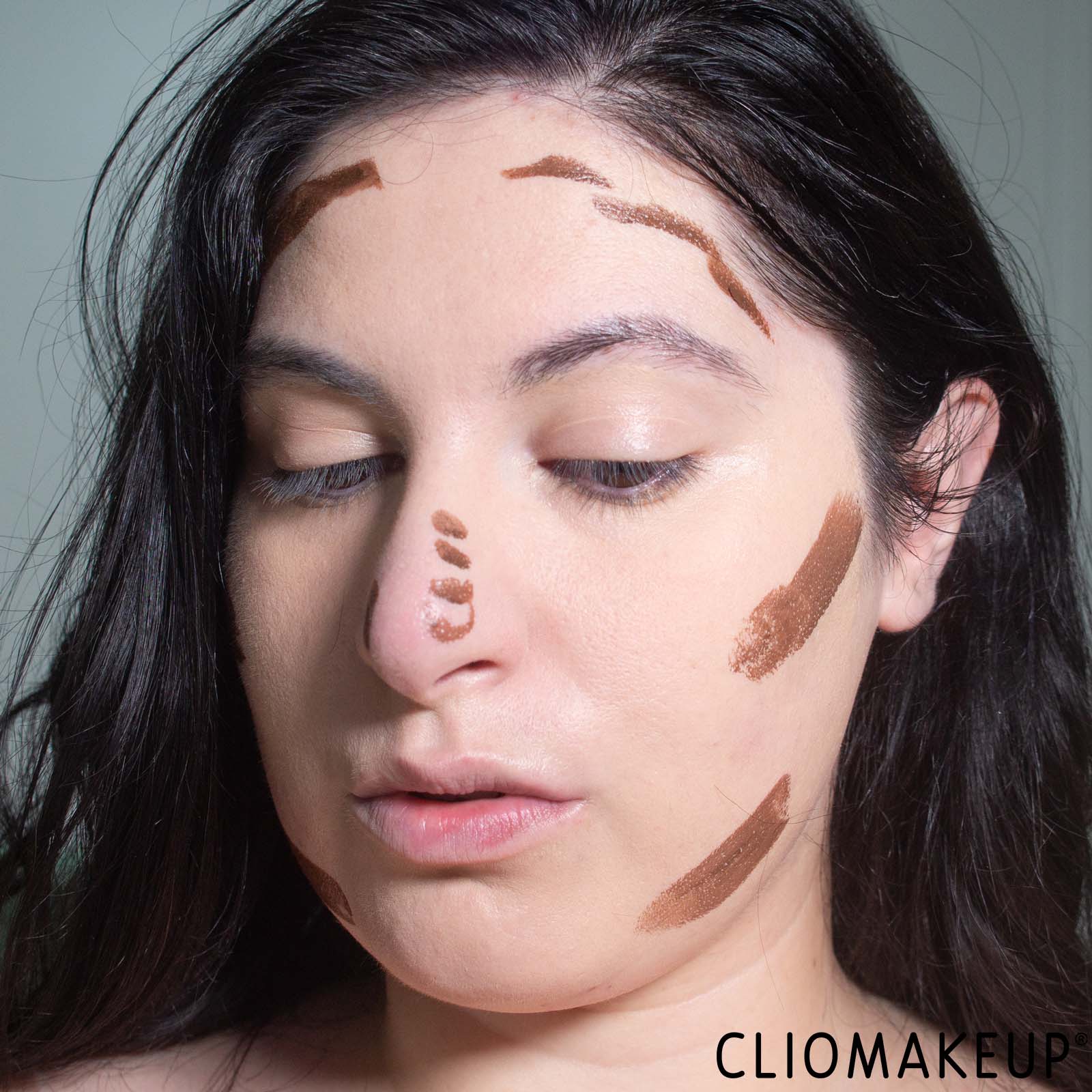 cliomakeup-recensione-stick-contouring-too-faced-chocolate-soleil-melting-bronzing-and-sculpting-stick-10