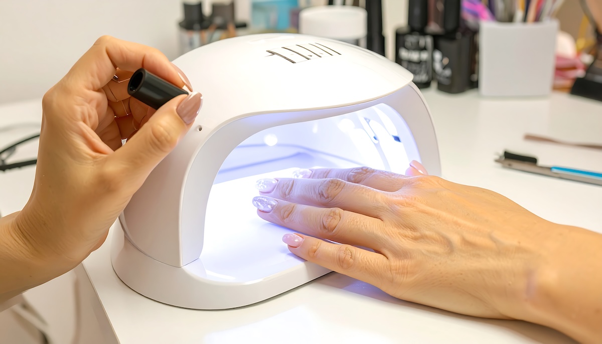 ricostruzione-unghie-gel-lampada