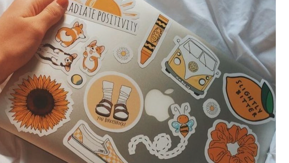 come-personalizzare-proprio-pc-stickers-washi-tape-idee-creative-stagione-estate