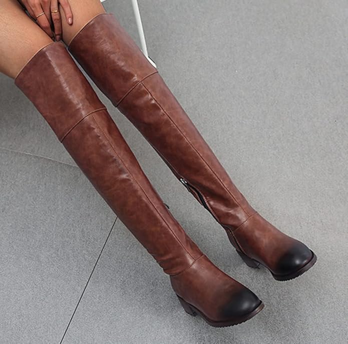 outfit-marrone-tendenza-moda-autunno-inverno-2024-idee-look-stivali-al-ginocchio-marroni