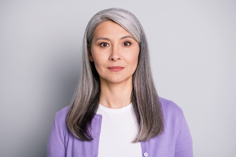 tagli-capelli-lunghi-che-invecchiano-lisci