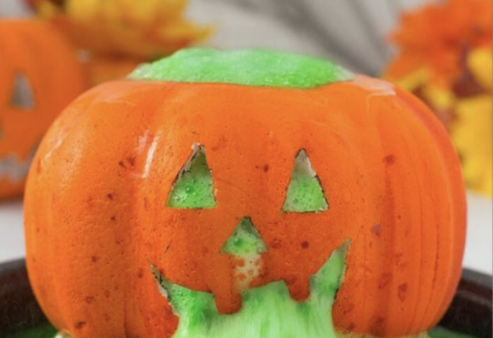 giochi-halloween-bambini-idee-divertenti-esperimento-zucca-bicarbonato