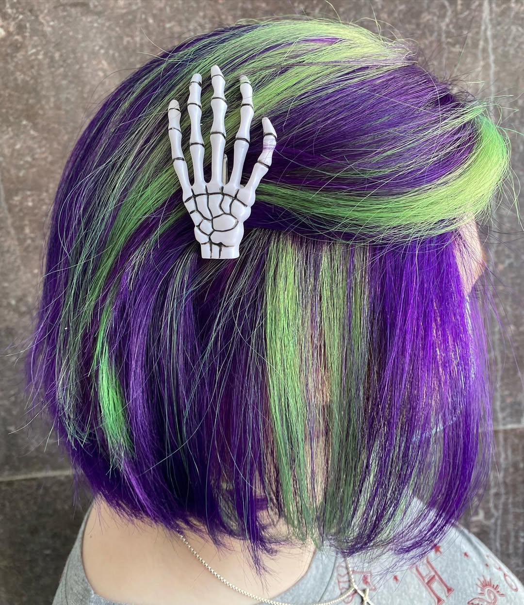 acconciatura-halloween-capelli-corti-fermaglio-caschetto