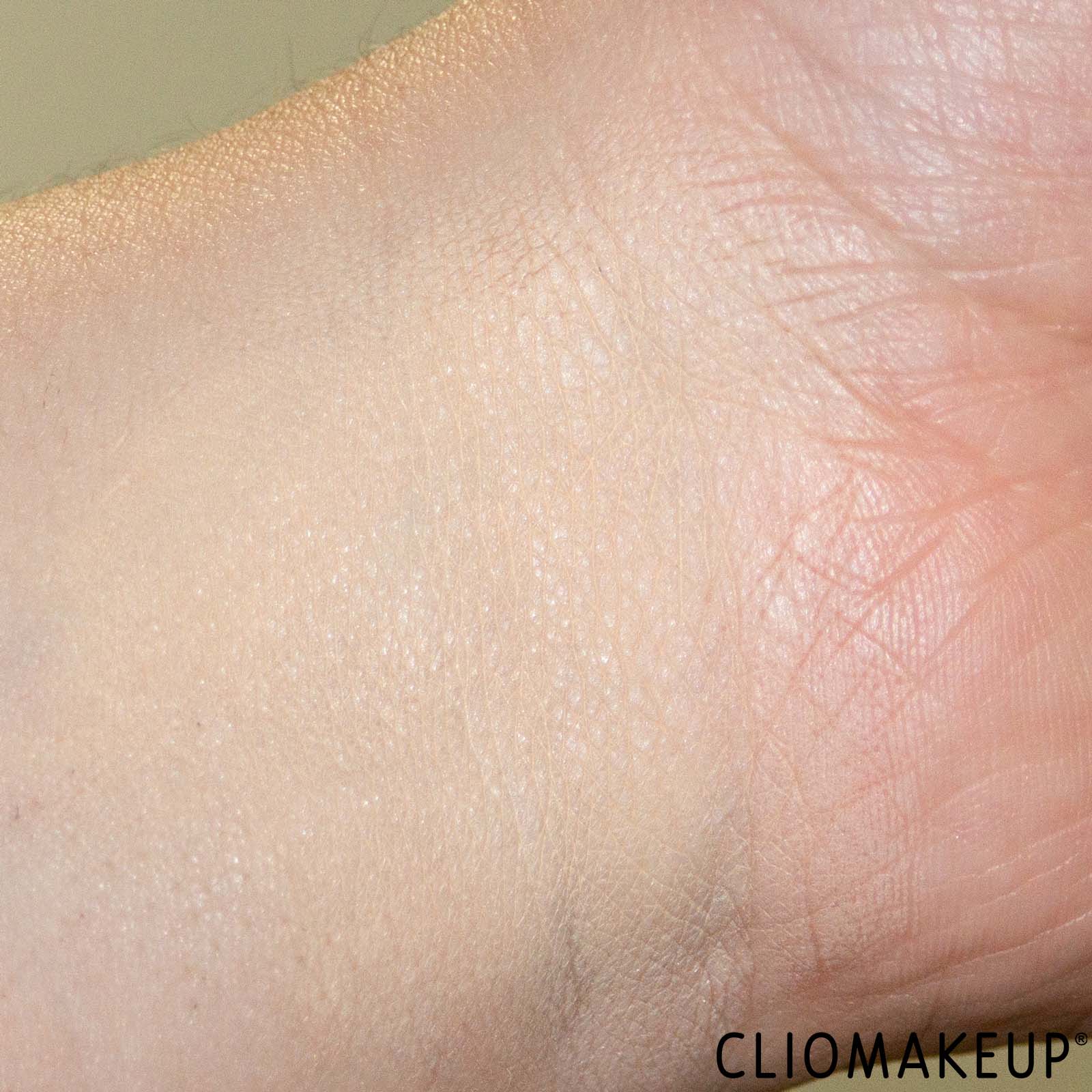 recensione-correttore-estee-lauder-double-wear-stay-in-place-swatch-braccio