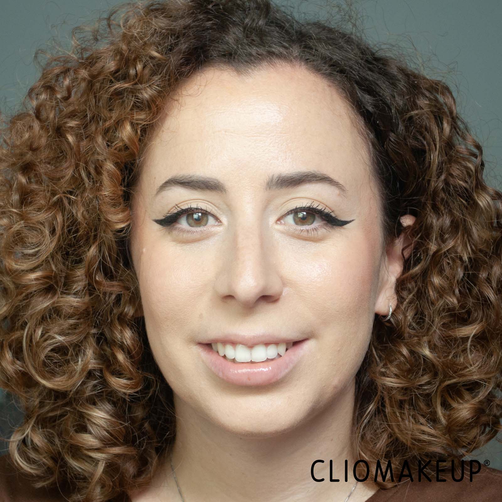 recensione-eyeliner-haus-labs-by-lady-gaga-clear-cut-liquid-eyeliner-make-up-completo