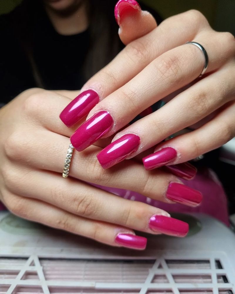 smalto-fucsia-unghie-quadrate