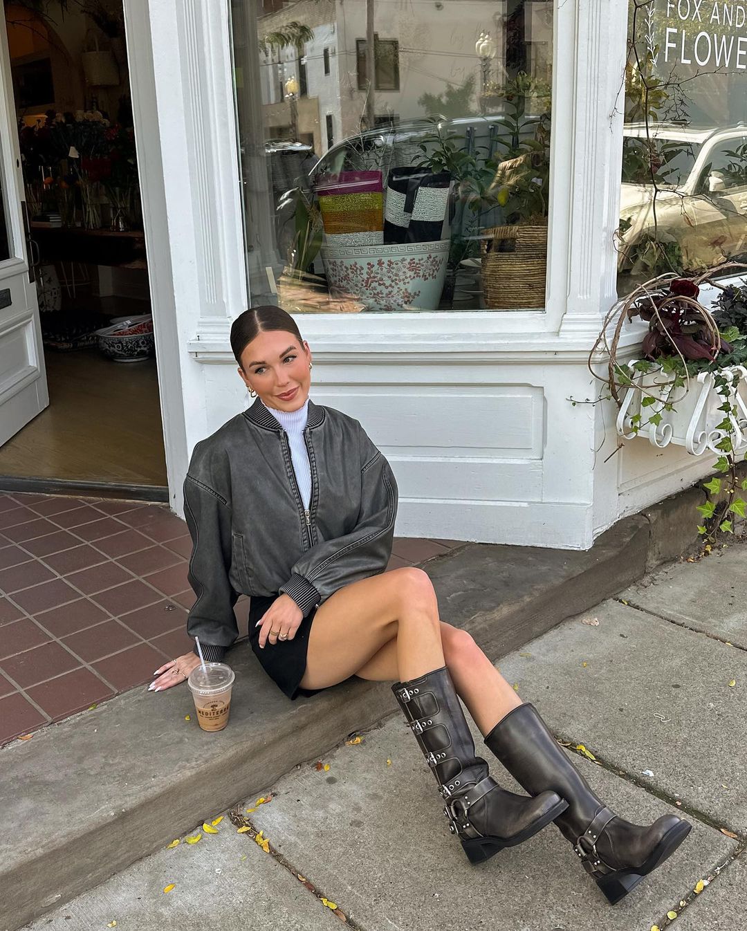 stivaletti-biker-autunno-2024-look-minigonna