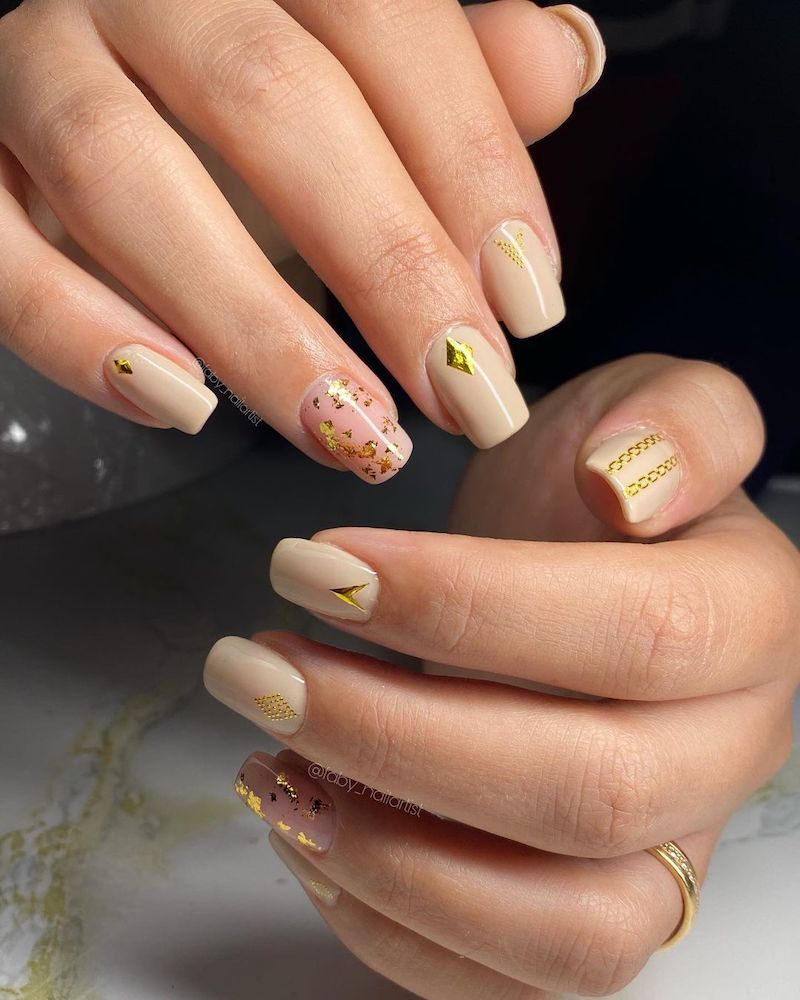 unghie-color-crema-oro