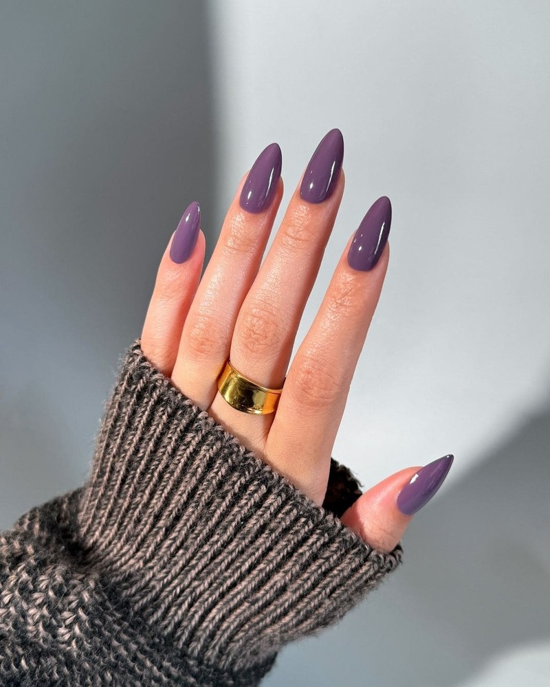 unghie-viola-desaturato