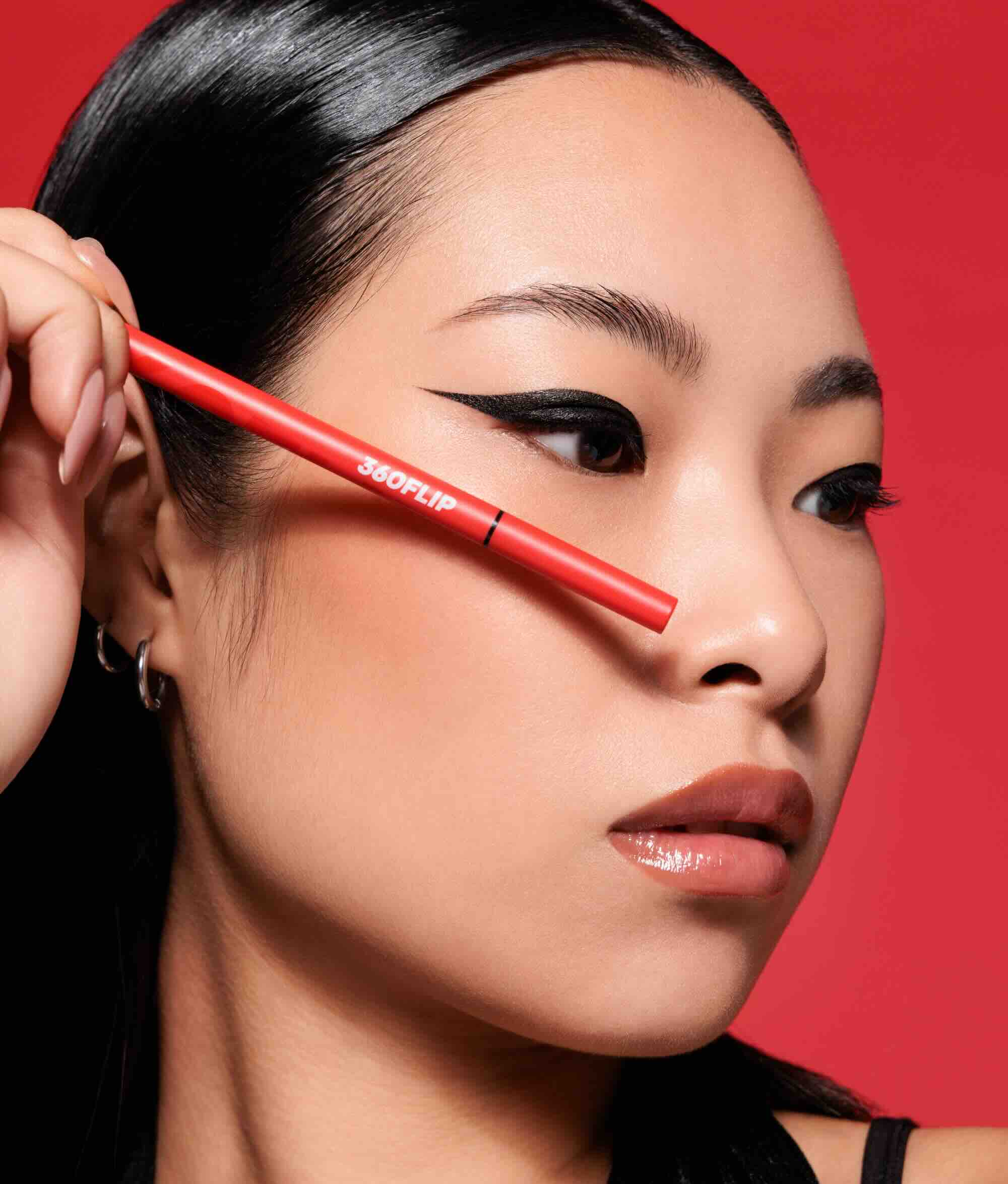 cliomakeup-eyeliner-360FLIP-waterproof-alta-precisione-look-palpebra-piena