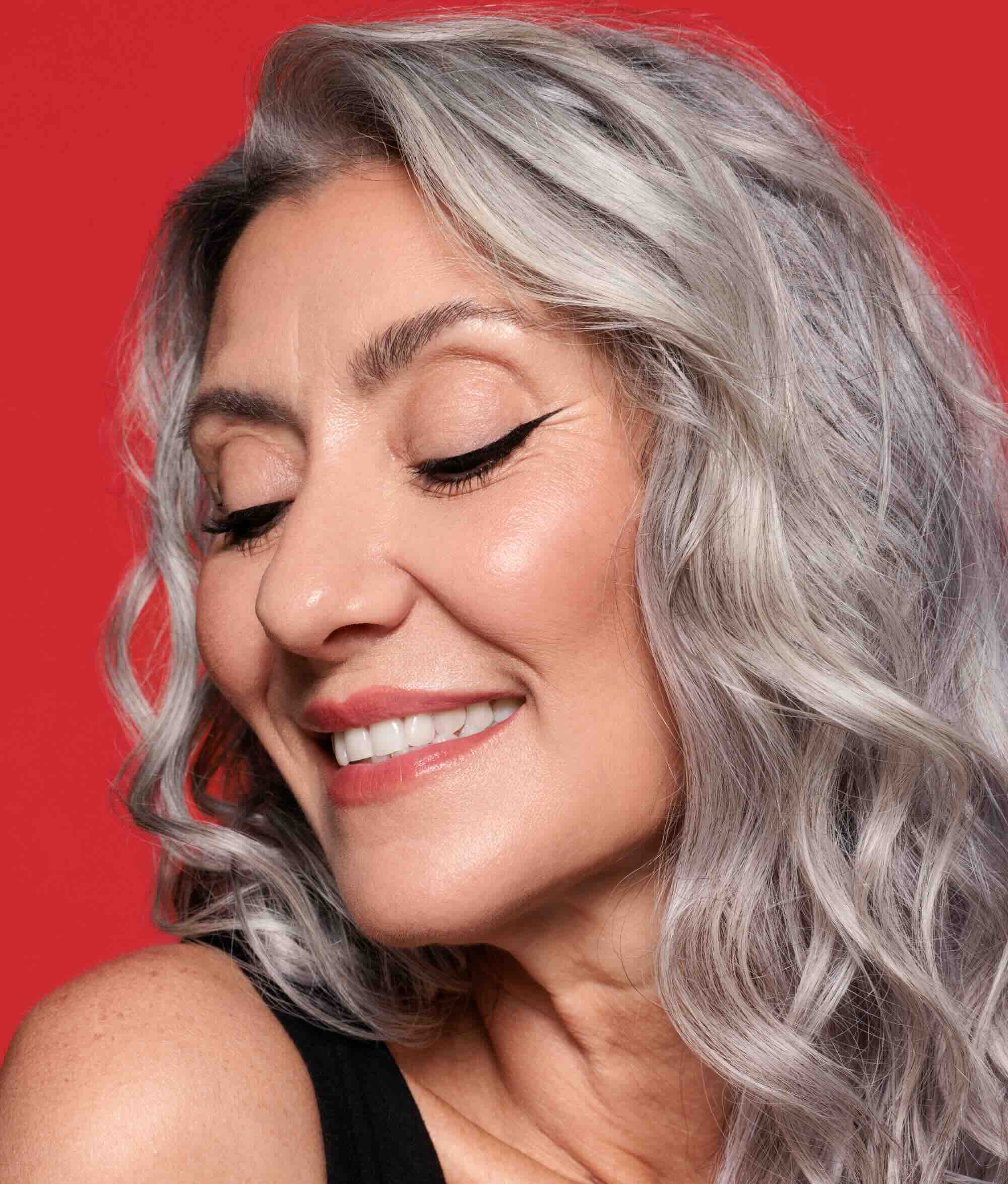 cliomakeup-eyeliner-360FLIP-waterproof-alta-precisione-modella-palpebra-matura