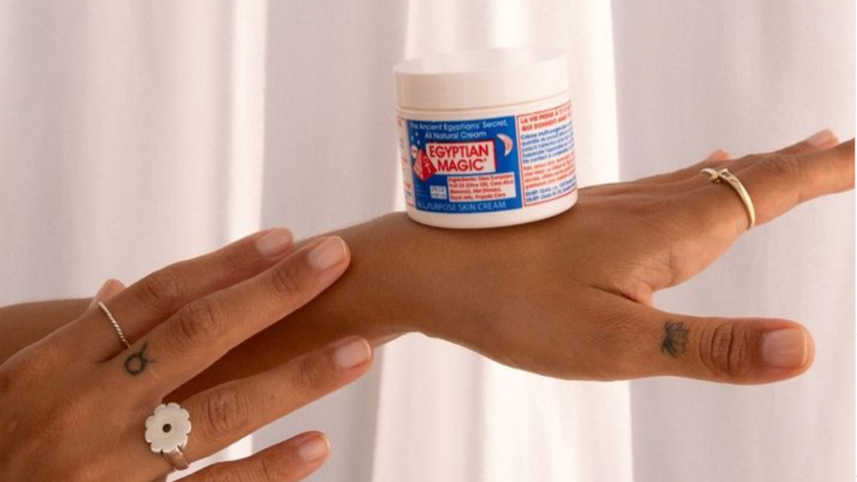 come-usare-crema-egyptian-magic-utilizzi-prodotto-naturale-cura-mani