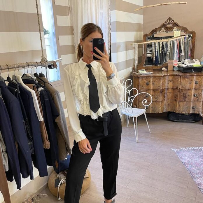 Cravatta In Pizzo Rosso Per Donna - Italia - Foto 9