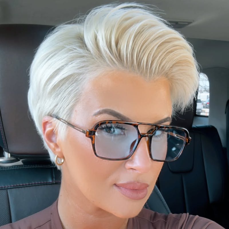 tagli-capelli-fronte-bassa-pixie
