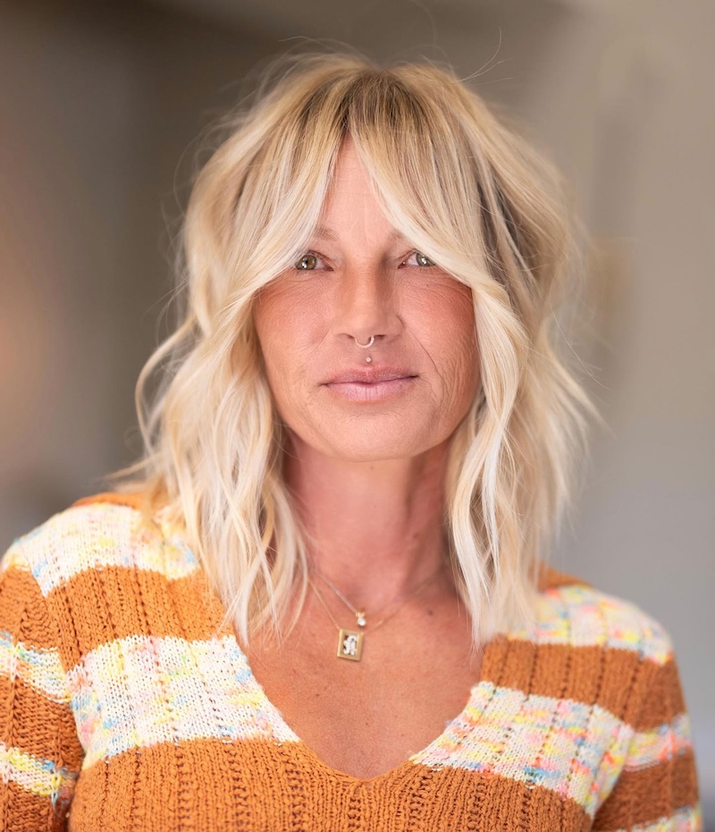 tagli-capelli-medi-ringiovaniscono-shag-medio