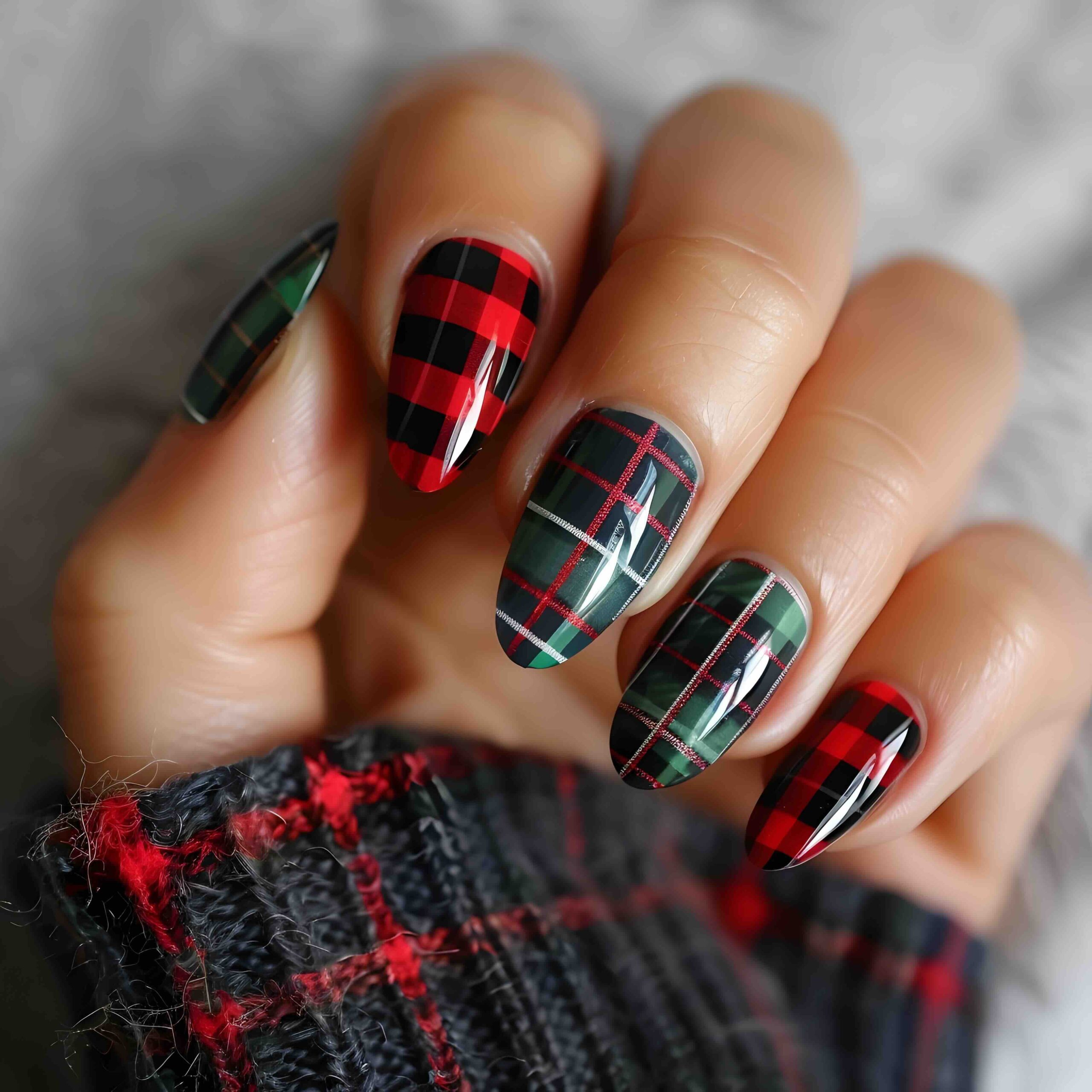 unghie-gel-natalizie-tartan-rosso-verde
