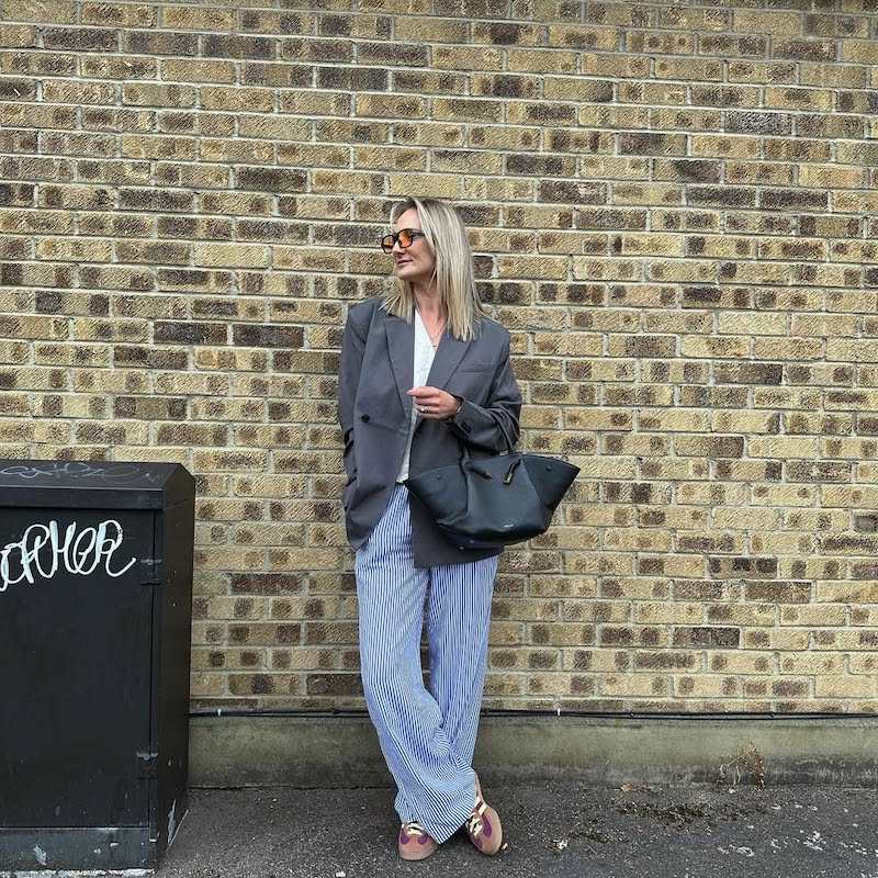 come-vestirsi-per-un-lungo-viaggio-in-aereo-casual-chic