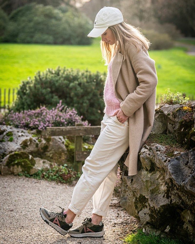 come-vestirsi-per-un-lungo-viaggio-in-aereo-sporty-chic