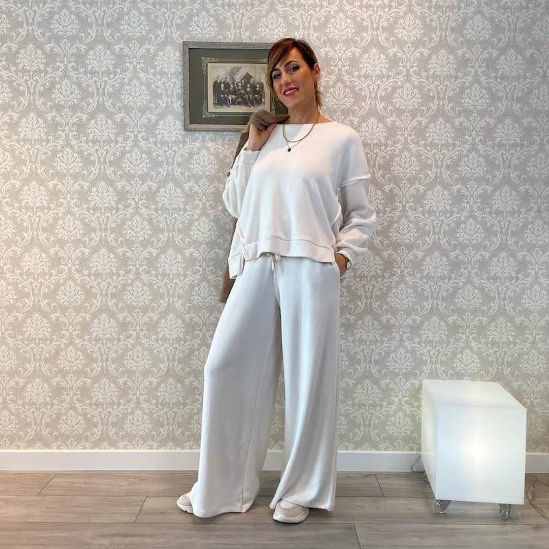 come-vestirsi-per-un-lungo-viaggio-in-aereo-sporty