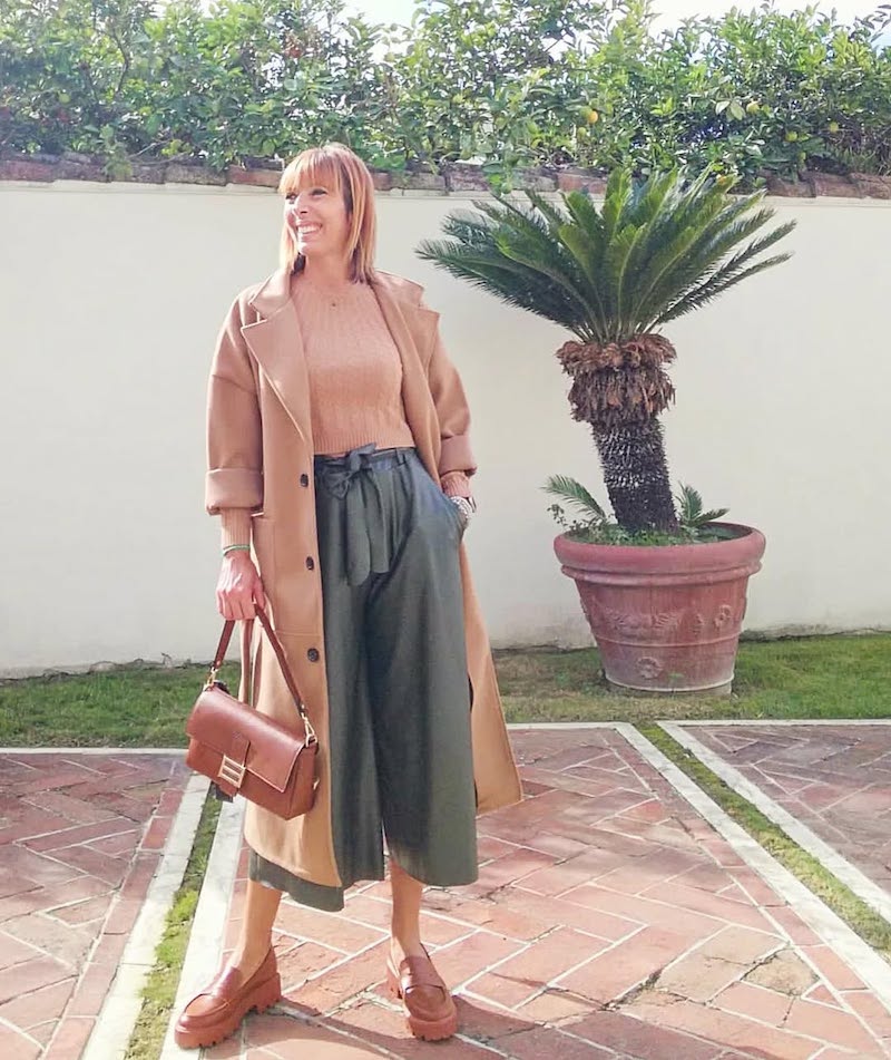 mocassini-marroni-donna-pantaloni-cropped