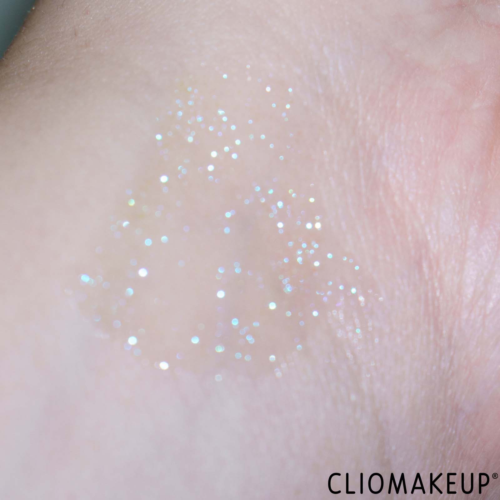 recensione-olio-labbra-kiko-3d-lip-oil-swatch