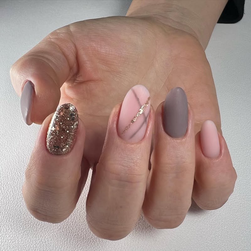 unghie-capodanno-grigio