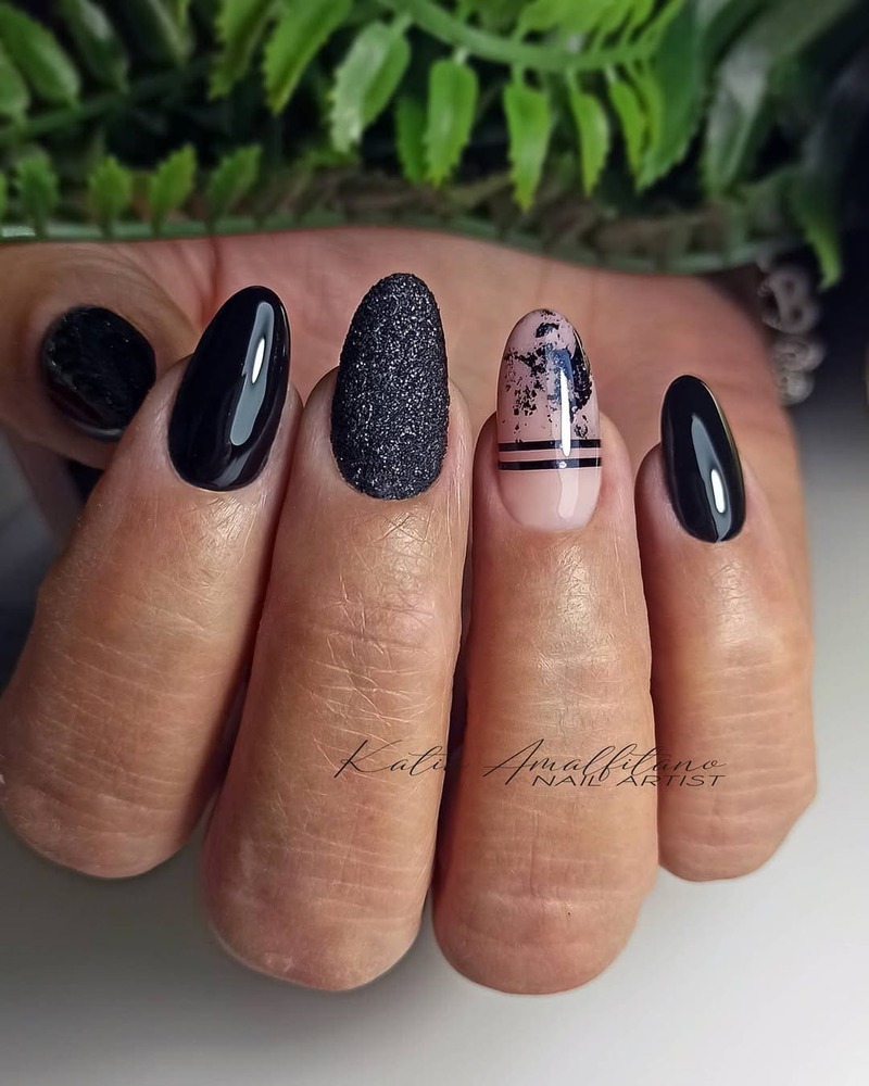 unghie-effetto-zucchero-nere