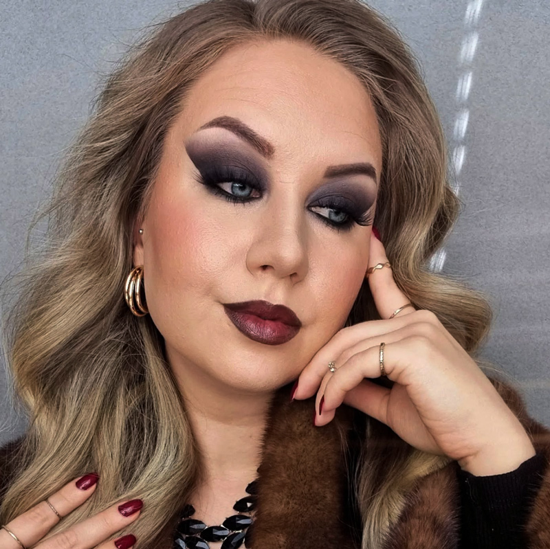 peggiori-trend-beauty-2024-mob-wife-make-up