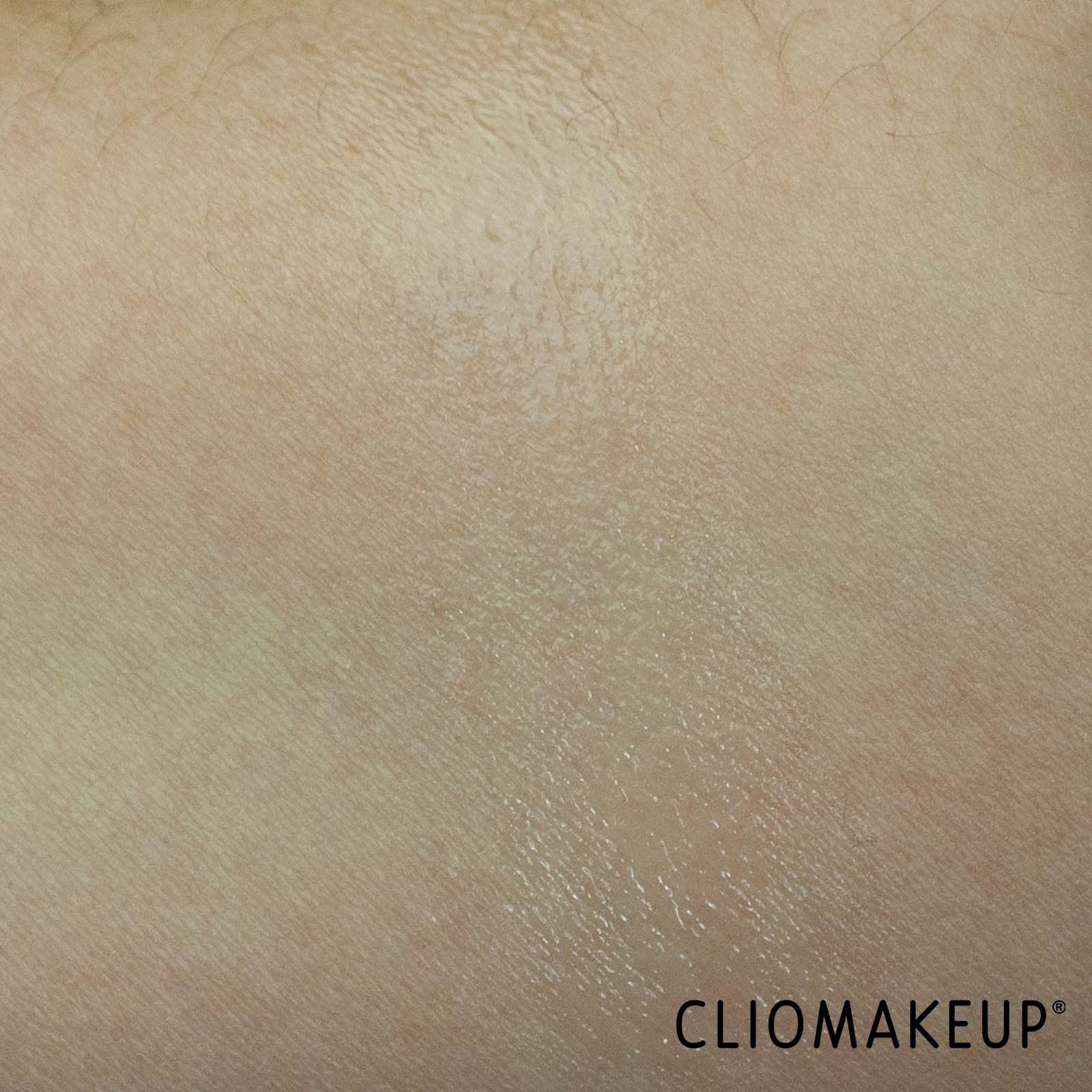 recensione-balsamo-labbra-fresh-sugar-coconut-hydrating-lip-balm-texture