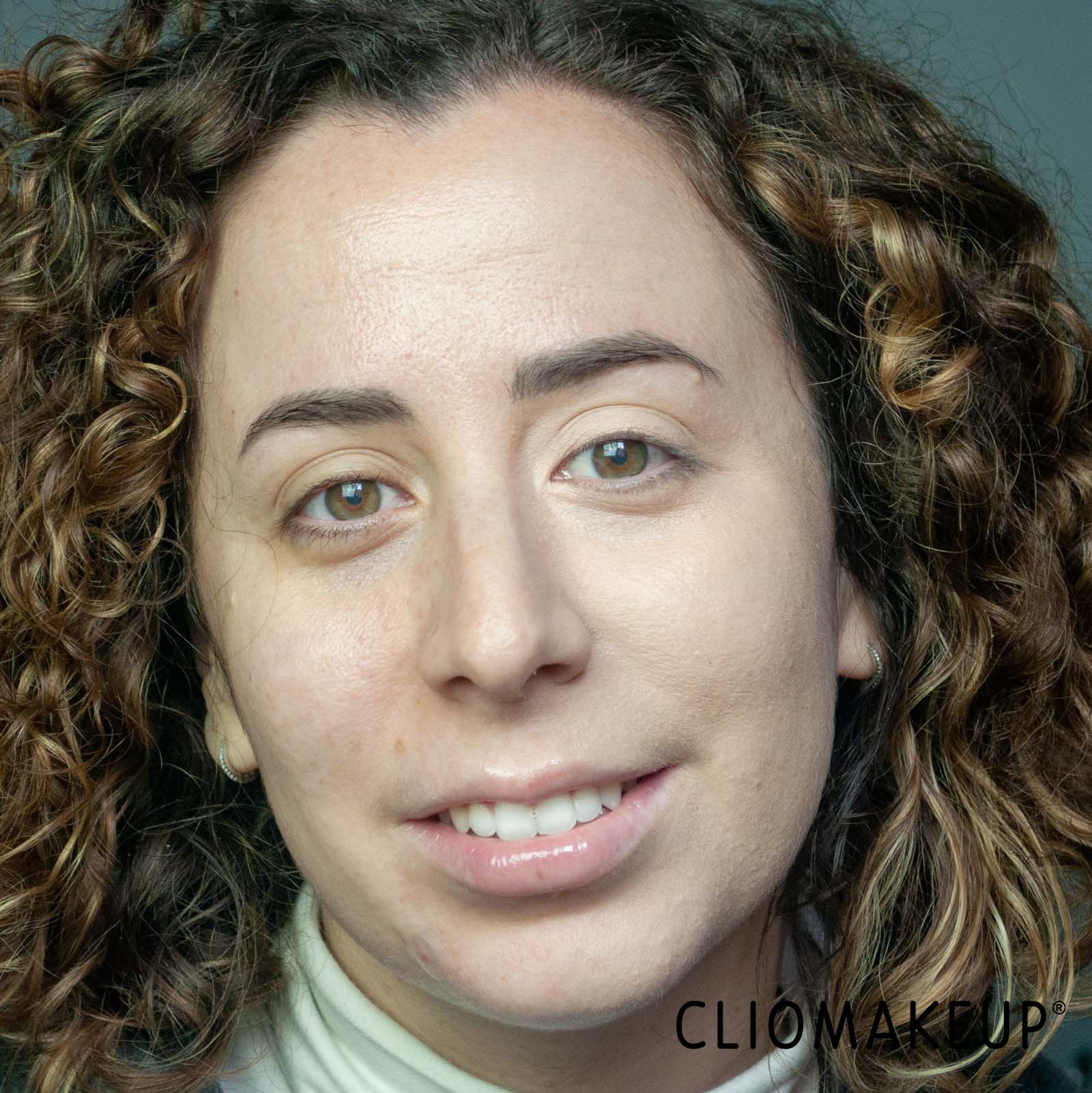 recensione-fondotinta-catrice-hd-liquid-coverage-foundation-applicazione-metà-viso