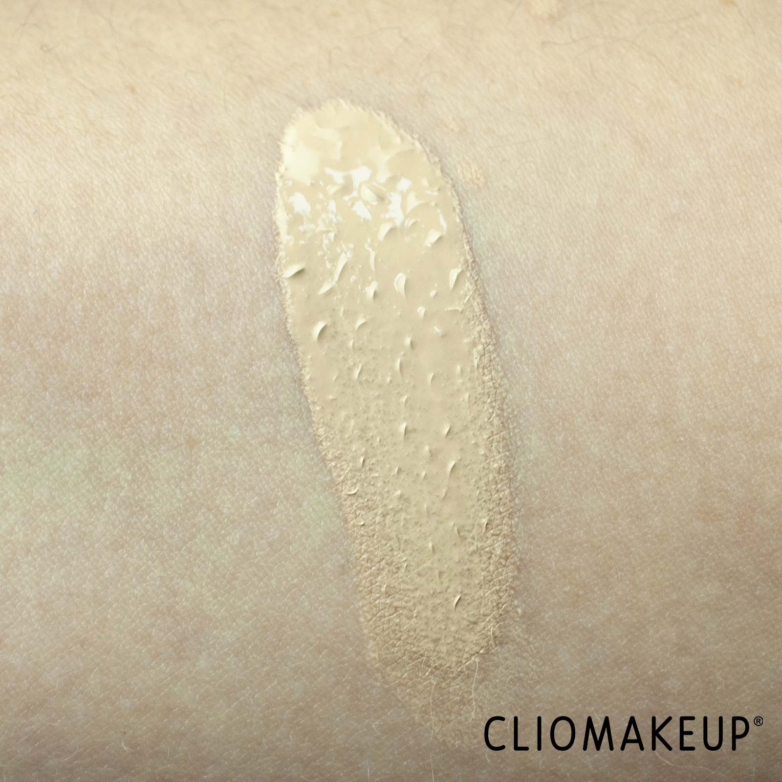 recensione-fondotinta-catrice-hd-liquid-coverage-foundation-texture