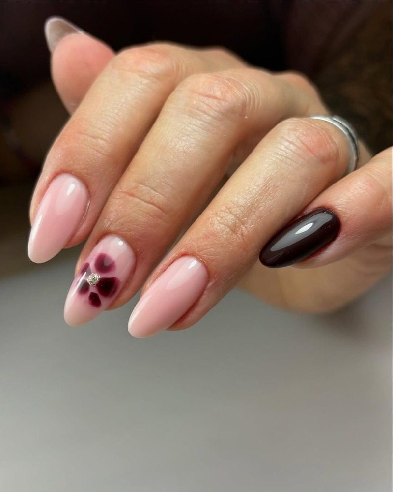 smalto-rosso-ciliegia-scuro-accent-nail
