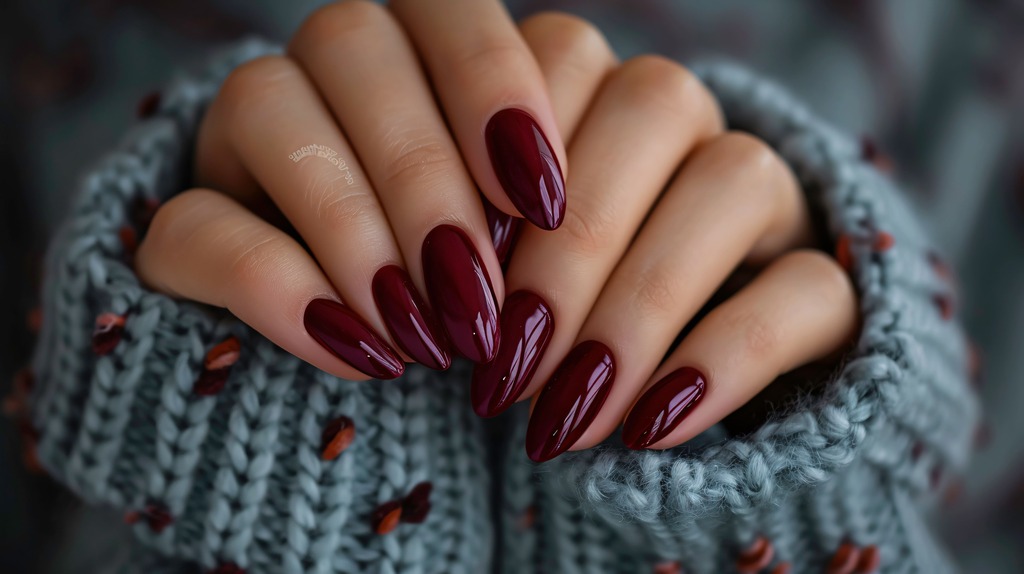 smalto-rosso-ciliegia-scuro-manicure