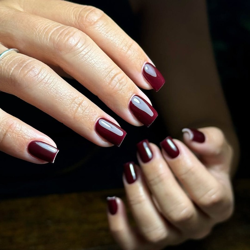 smalto-rosso-ciliegia-scuro-unghie-quadrate