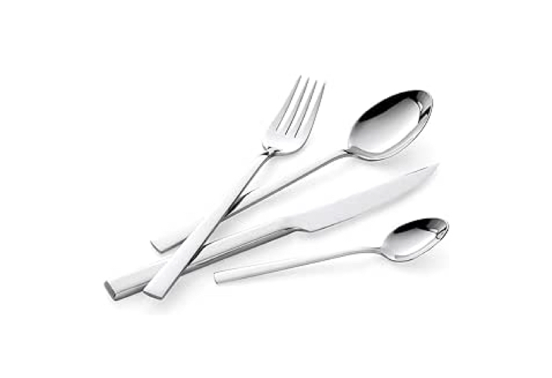 tavola-per-cena-con-ospiti-posate