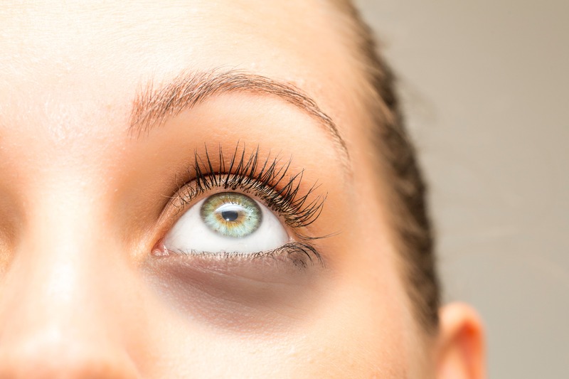 trucco-correttivo-occhiaie-colore