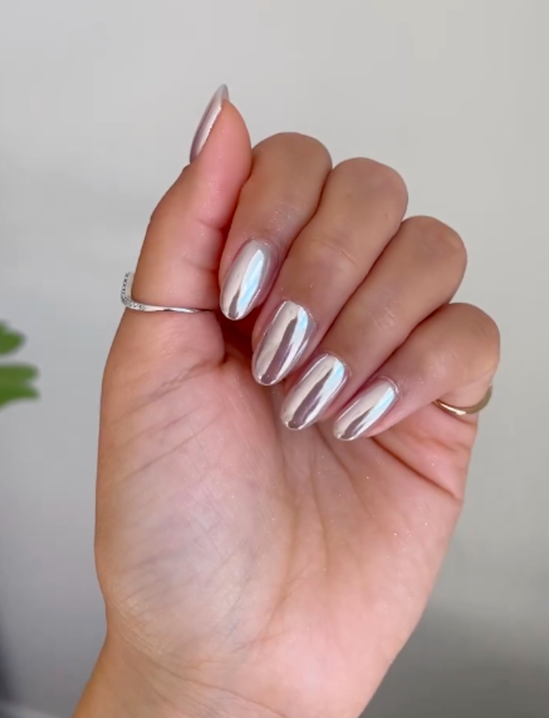 unghie-a-mandorla-corte-metallizzate