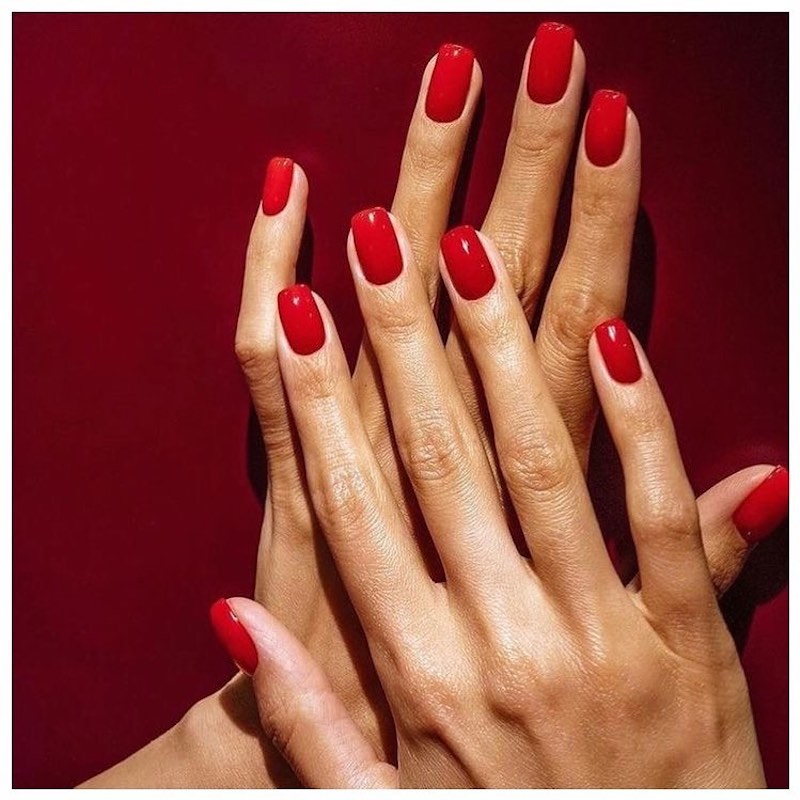 unghie-corte-2025-rosse