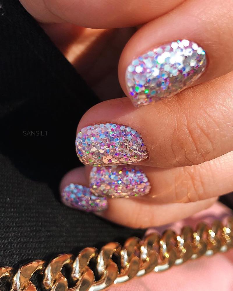 unghie-corte-2025-strass
