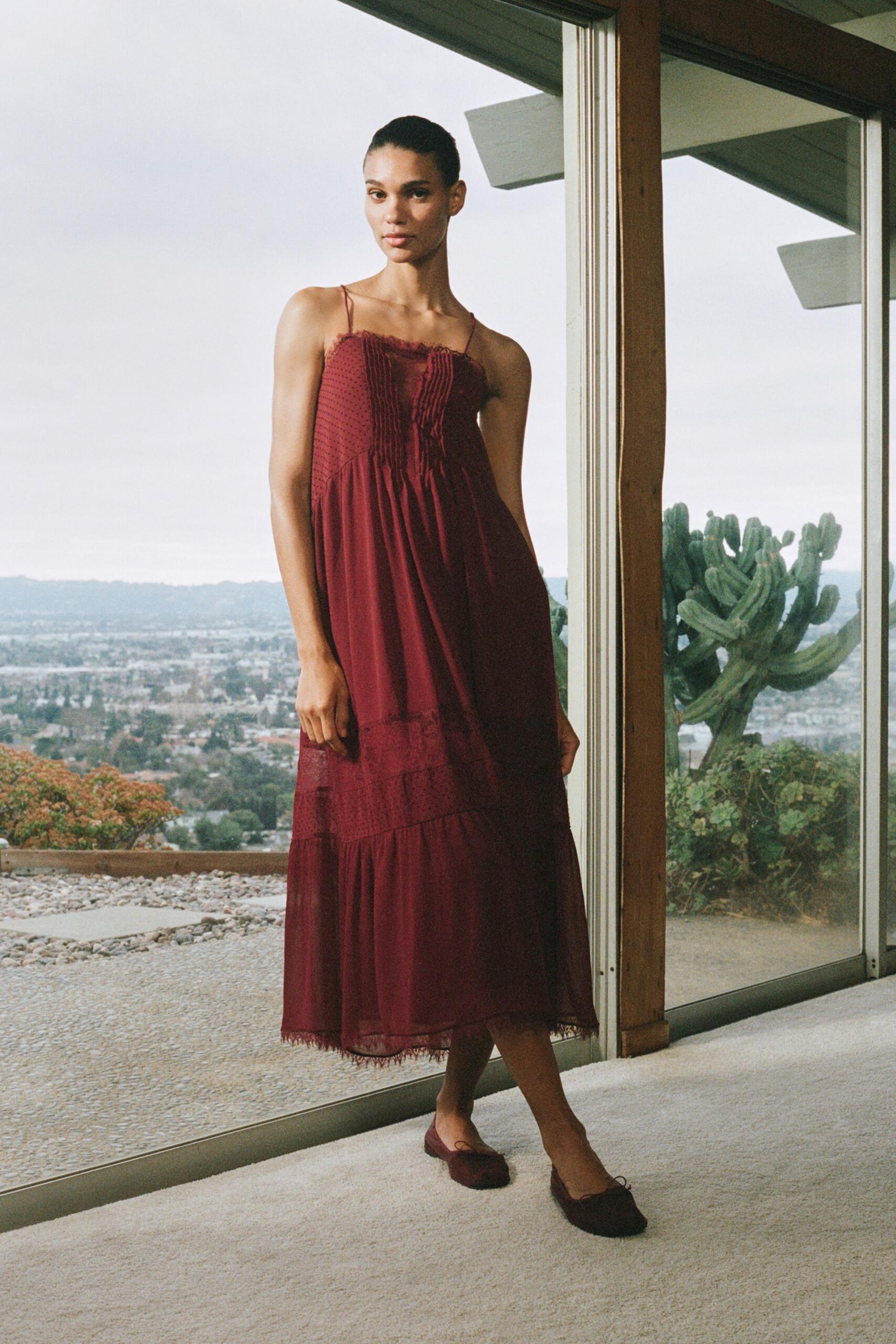 Zara-abbigliamento-primavera-2025-abito