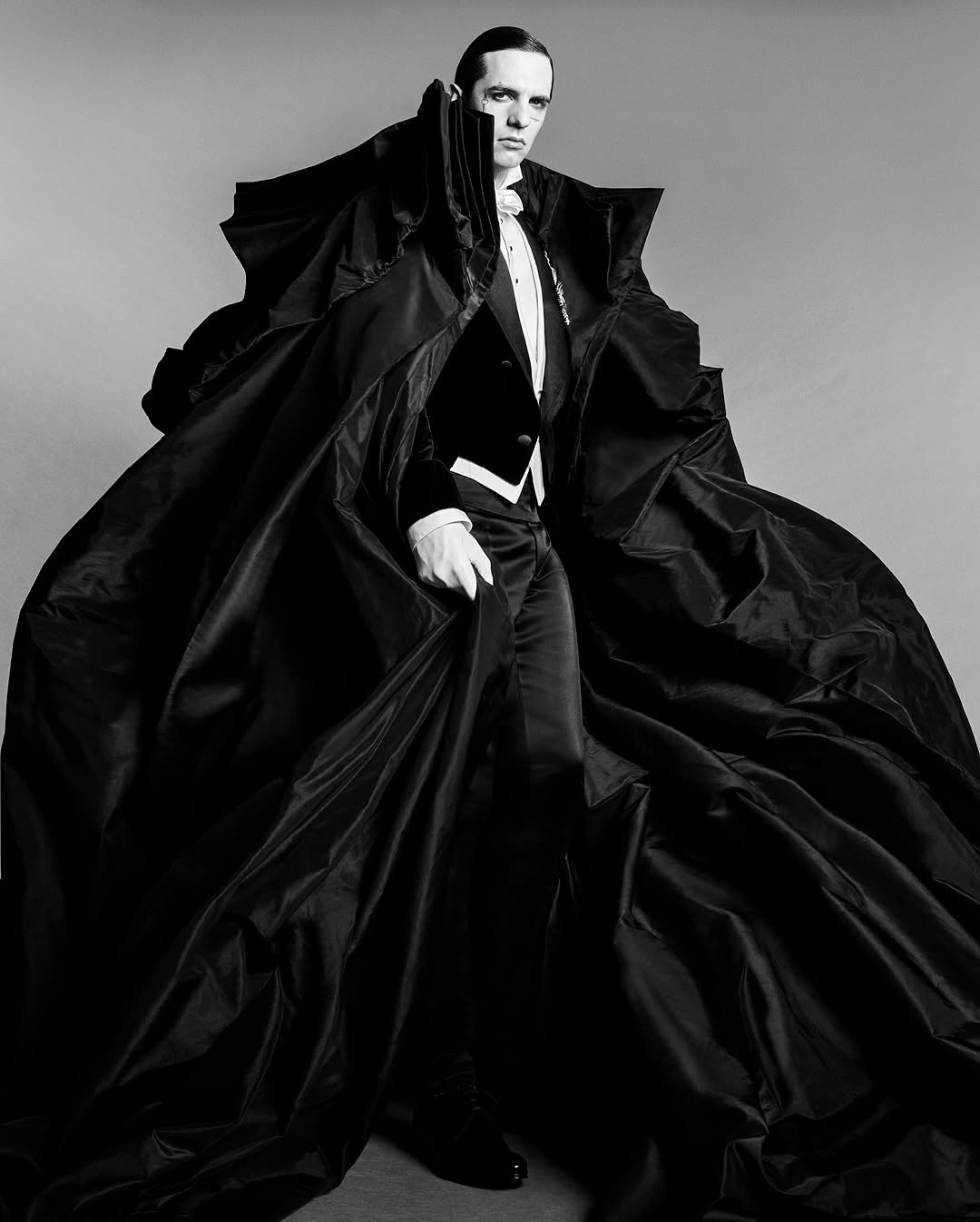 festival-sanremo-2025-achille-lauro-guanti