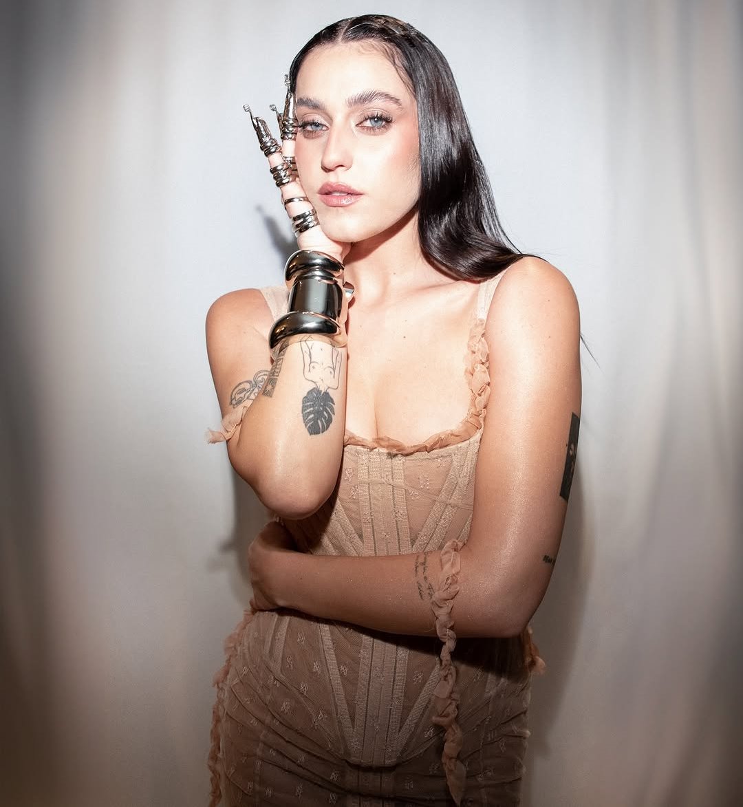 festival-sanremo-2025-look-prima-serata-gaia