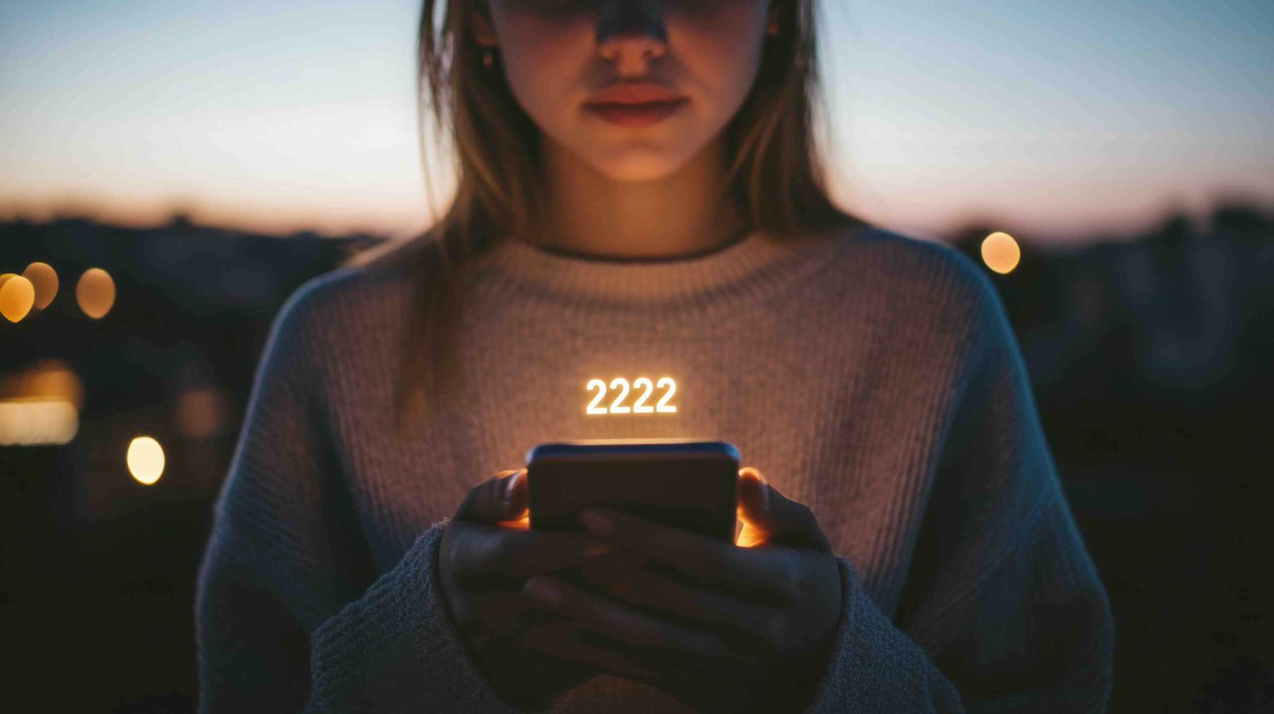 numeri-doppi-2222-donna-schermo-telefono