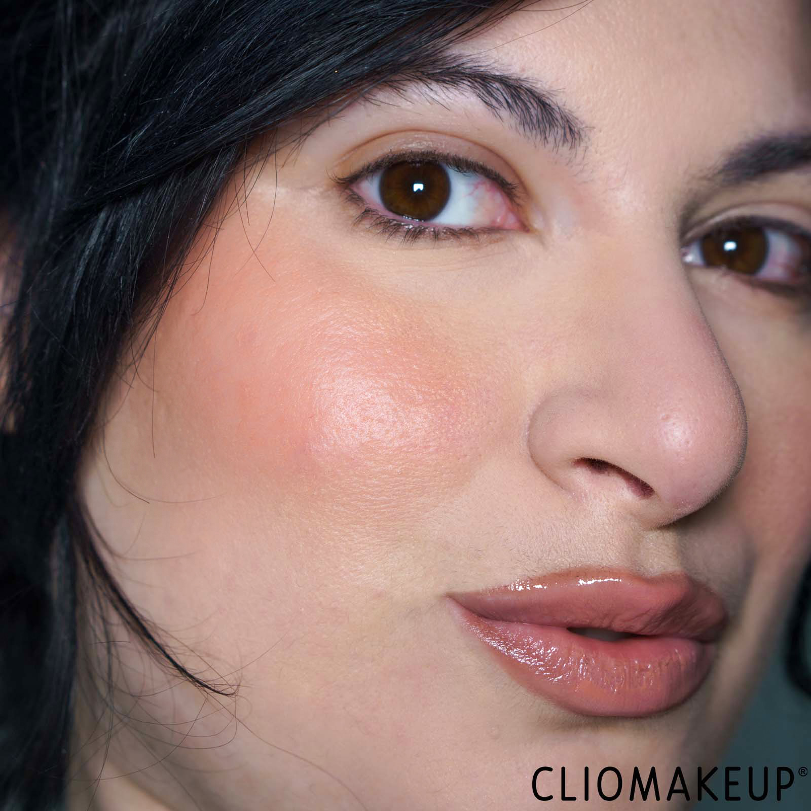 recensione-blush-astra-pure-beauty-cream-blush-applicazione-viso