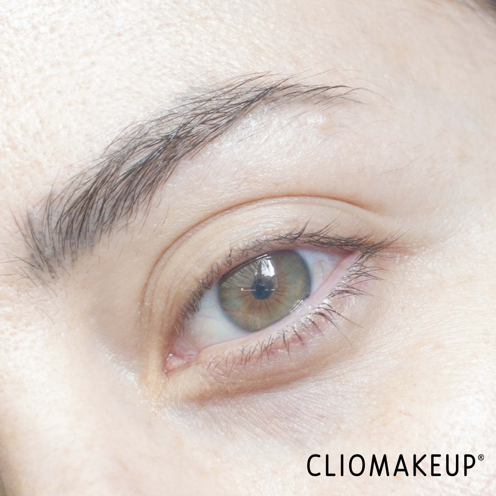 recensione-contorno-occhi-neutrogena-hydro-boost-eye-cream-prodotto-applicato