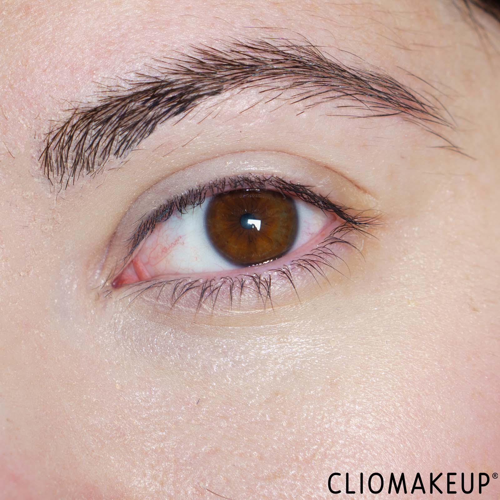 recensione-correttore-revolution-skin-silk-under-eye-brightener-concealer-applicazione