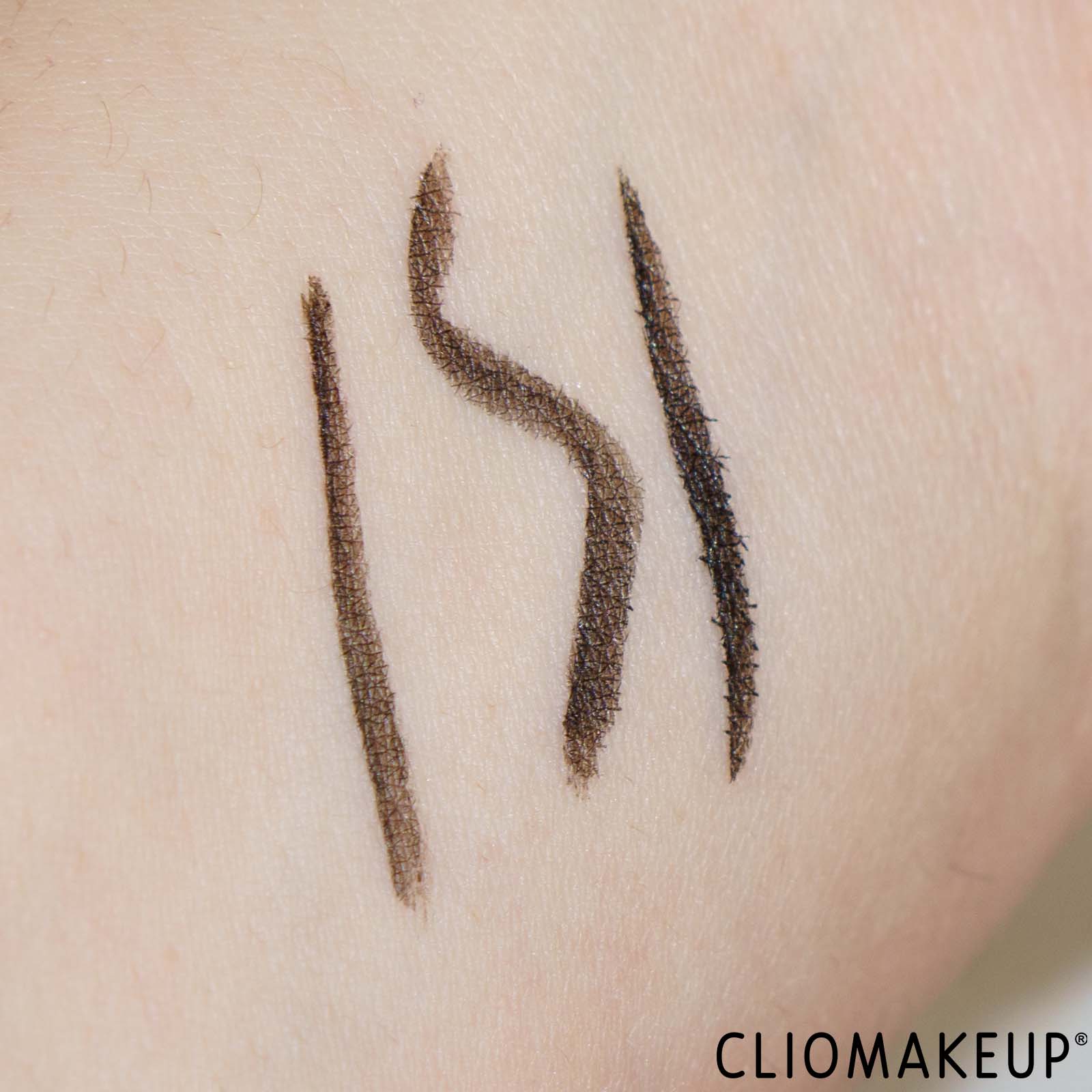 recensione-eyeliner-astra-pure-beauty-pen-eyeliner-swatch